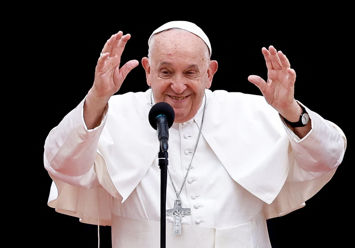 Médicos afirman que neumonía del papa continúa con evolución normal, dentro de complejidad de su caso