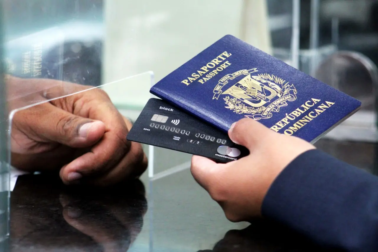 Luis Abinader asegura mejorías significativas al servicio de pasaportes