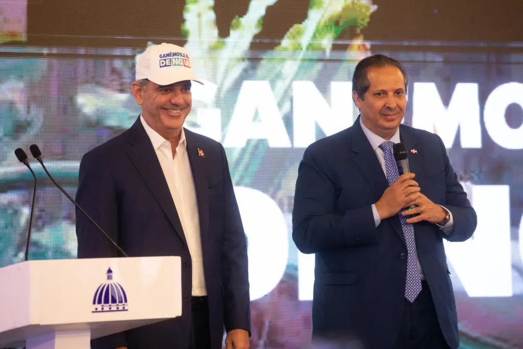 El presidente Luis Abinader presentó este lunes los resultados del plan "Ganémosle al Dengue" y dio a conocer las acciones de respuesta para enfrentar la temporada ciclónica.