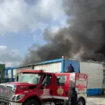 Incendio en nave industrial está controlado en un 80%