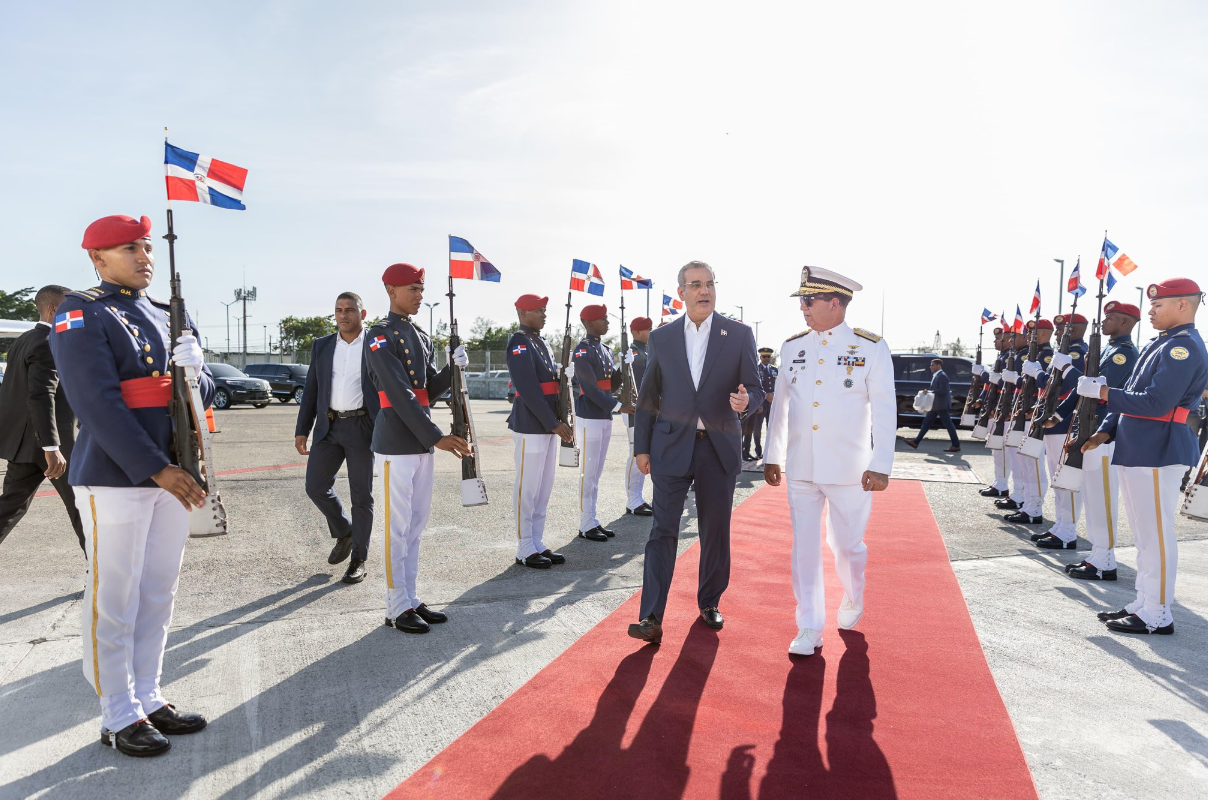 Abinader regresa de su viaje a Suiza, donde participó en la Cumbre por la Paz en Ucrania