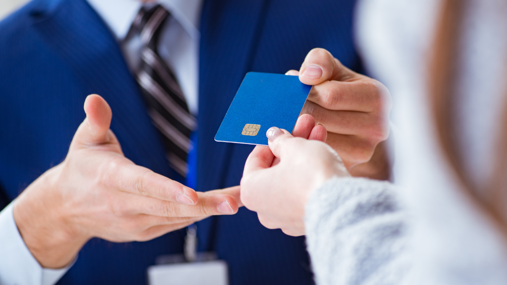 Normativa obliga a bancos a ofrecer información clara y no engañosa de sus productos