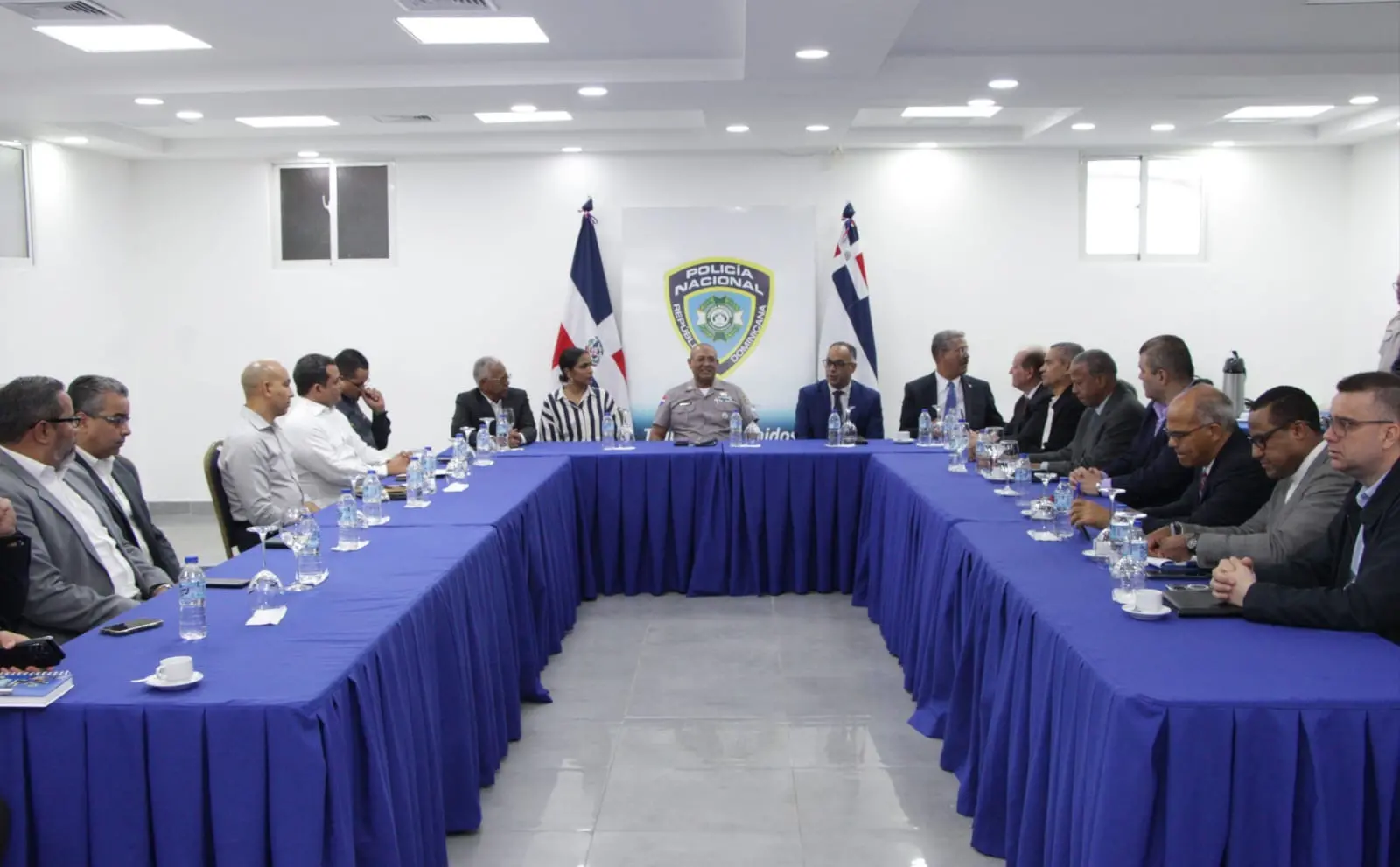 Director de la Policía se reúne con equipos de seguridad de la Asociación de Bancos Múltiples