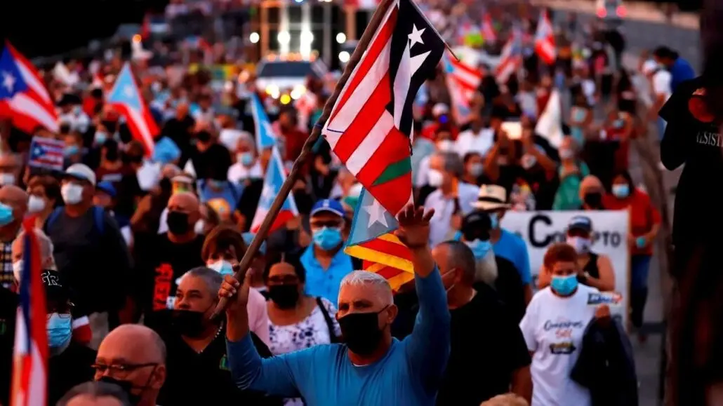 Puertorriqueños protestan contra los continuos apagones en la isla