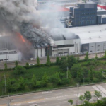 Reportan 20 muertos en una fábrica de baterías incendiada en Corea del Sur