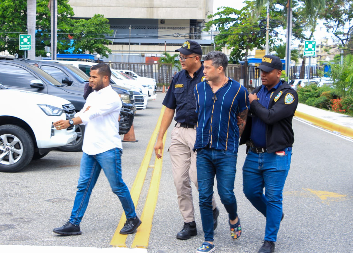 Hermana de Jorge Luis Estrella afirma fue sacado sin justificación del Palacio de la Policía