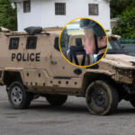 Primer ministro de Haití recorre Puerto Príncipe en un vehículo blindado