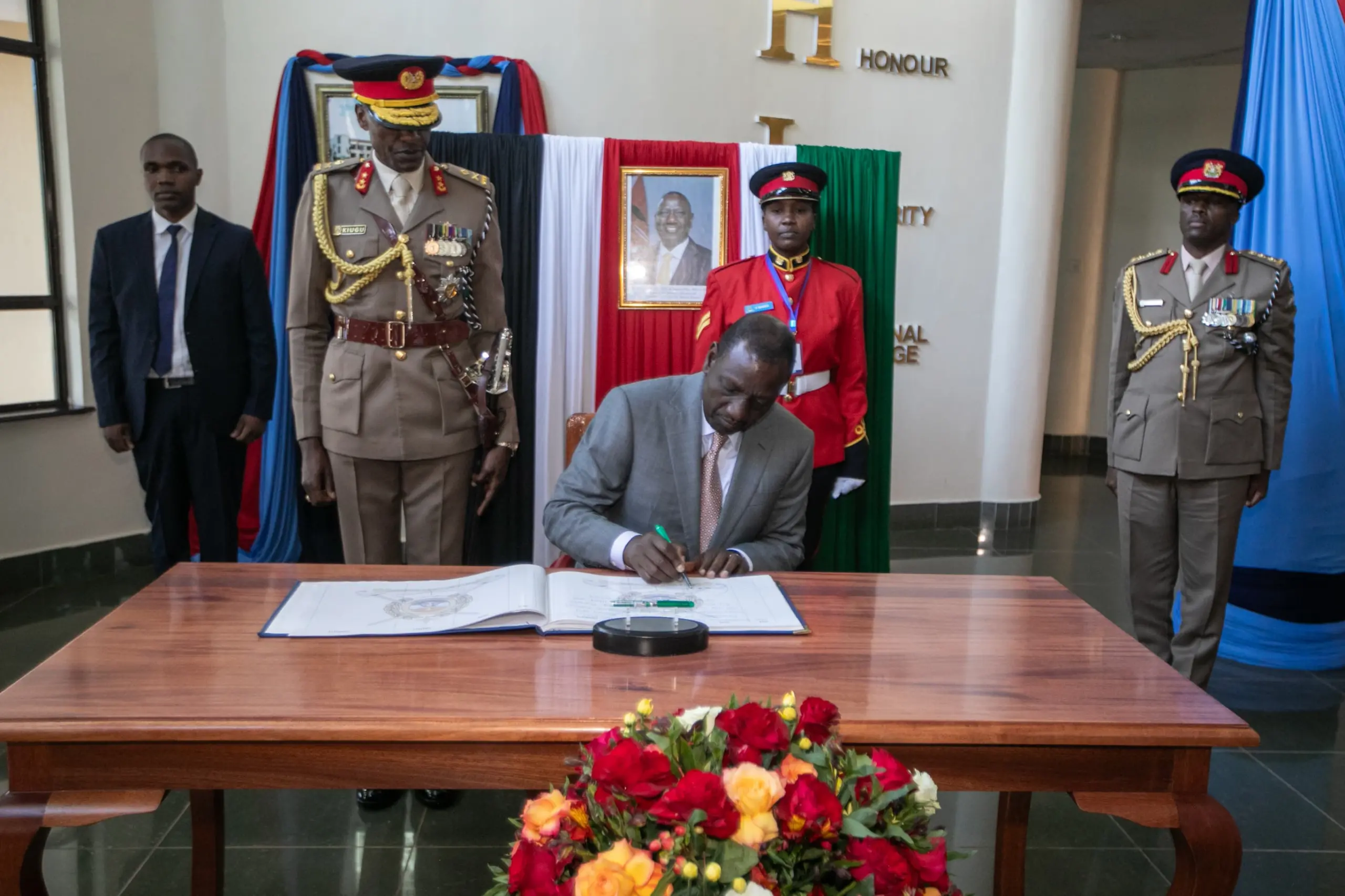 Presidente de Kenia recibe informe sobre Haití, policía carece de entrenamiento y equipos