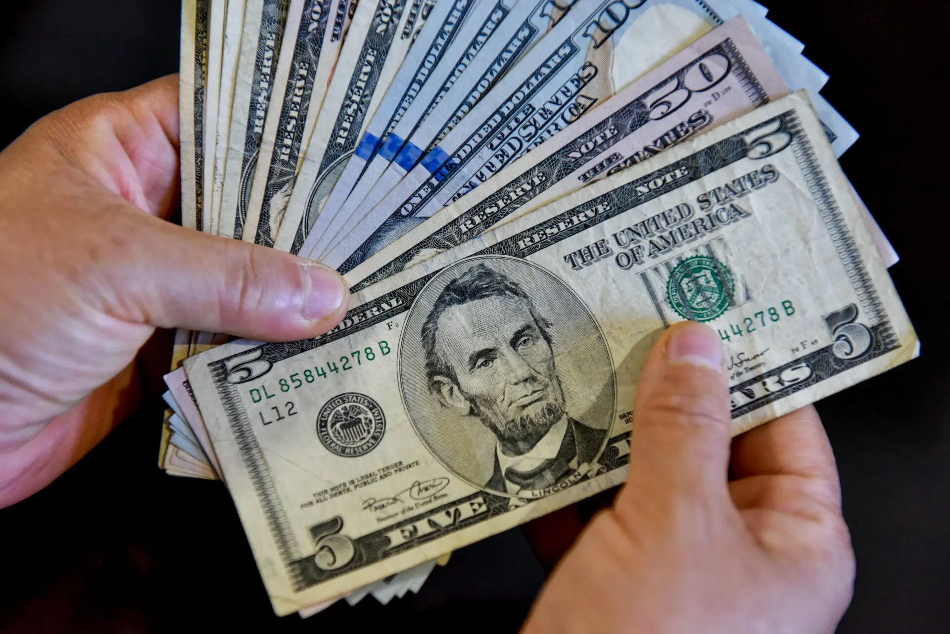El dólar se mantiene a 60.01 pesos para la venta este jueves