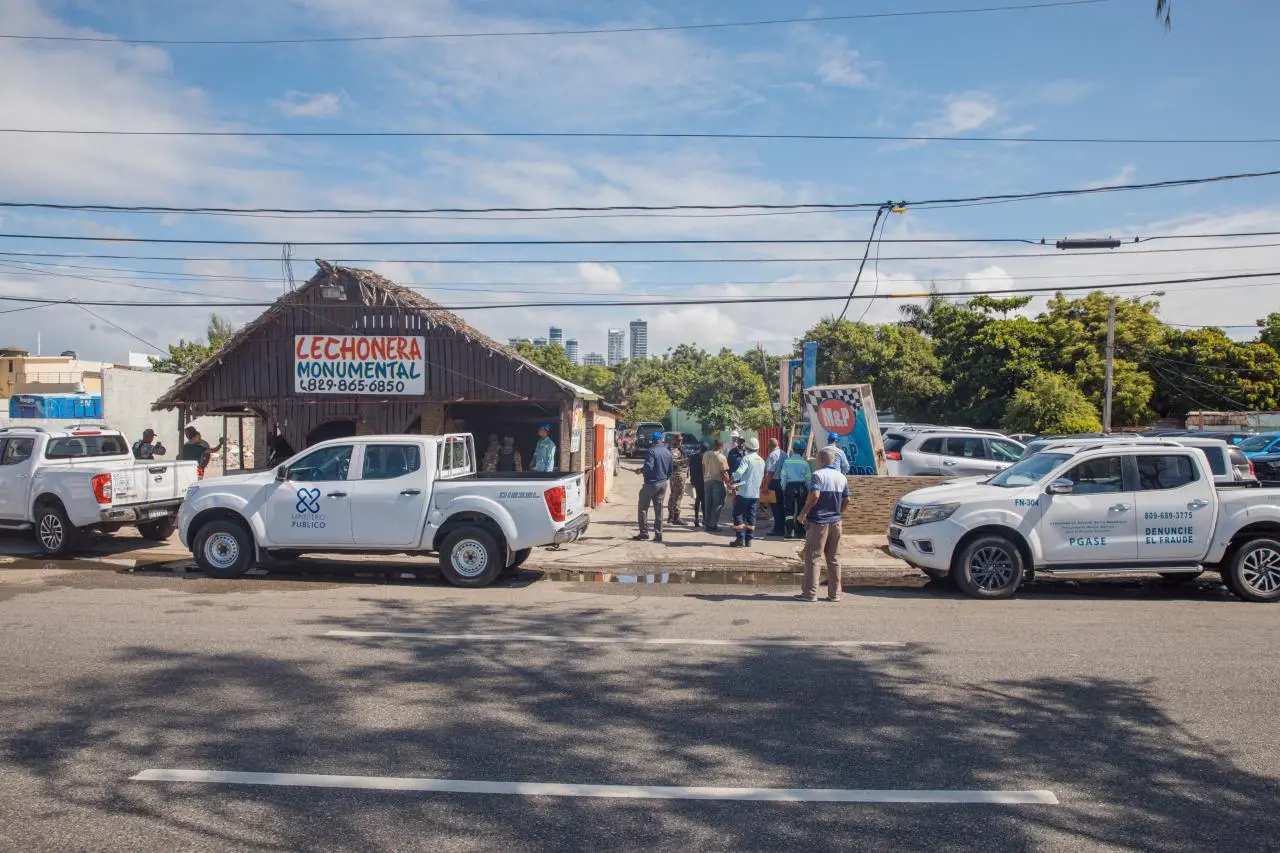 Invasores desocupan terrenos del antiguo colegio Maharishi
