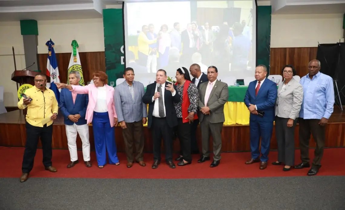 La Cooperativa Nacional de Servicios Múltiples de los Maestros (COOPNAMA), conmemoró el día del maestro con la realización de una gran rifa