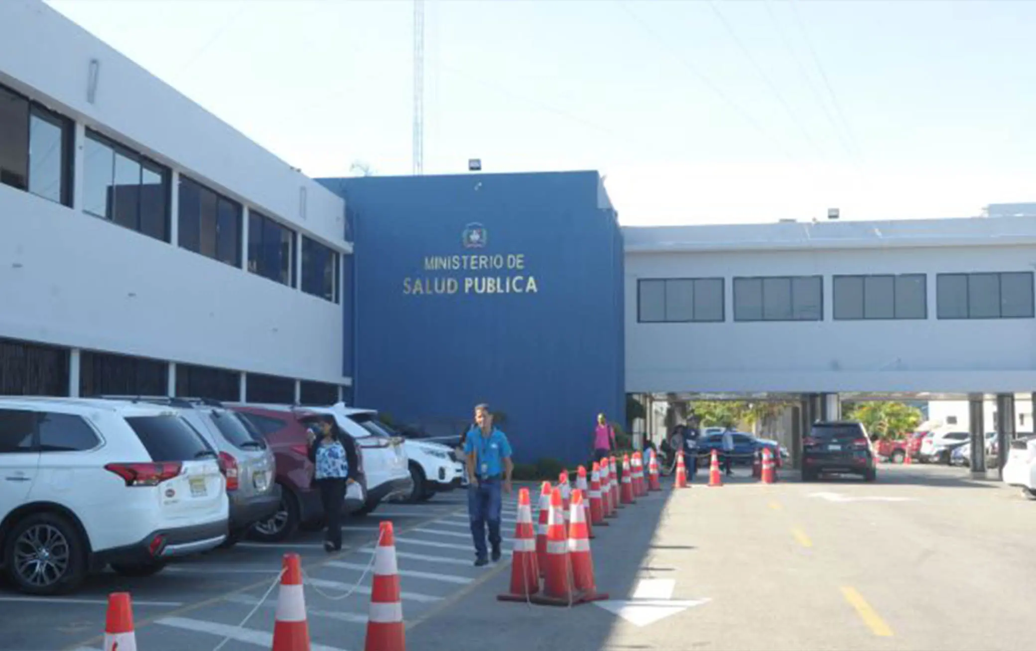 l Ministerio de Salud Pública precisó que no se han realizado desvinculaciones arbitrarias al personal médico y aclara que las decisiones recientes en torno a la terminación de contratos responden a procesos de verificación y regularización realizados en coordinación con instituciones afines.