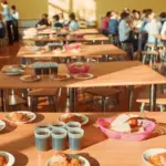 Diputados aprueban ley que prohíbe venta de refrescos y comida procesada en cafeterías escolares