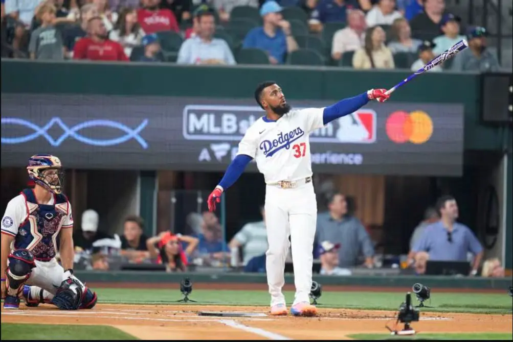 Teoscar Hernández es el campeón del Derby de jonrones de las Grandes Ligas.