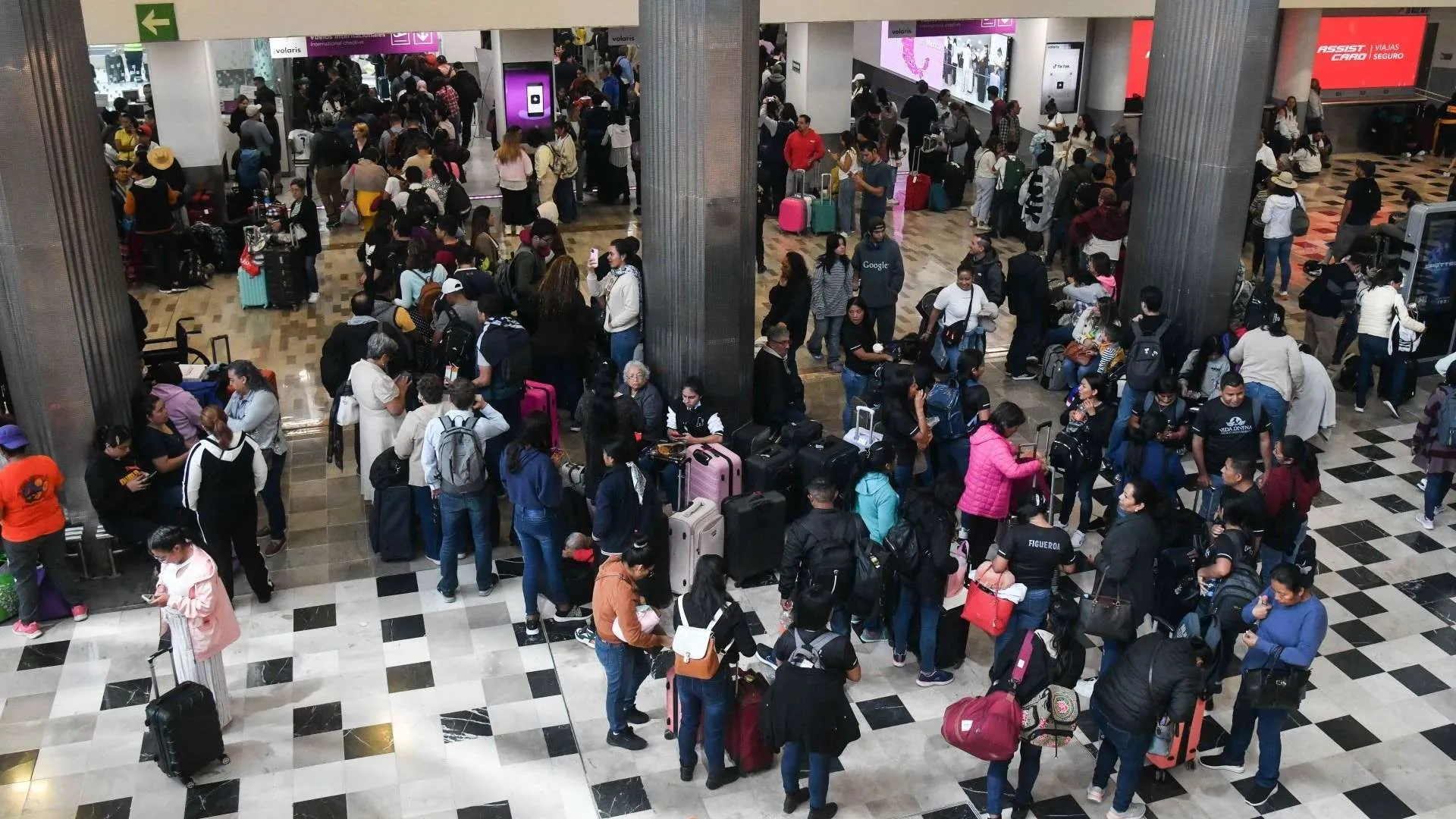 Delta Airlines cancela más de 700 vuelos ante crisis por apagón informático