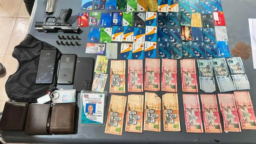 Apresan a tres hombres acusados de pertenecer a banda dedicada al fraude en Santiago