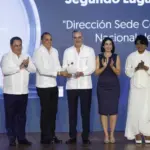 Hospital Ney Arias Lora gana premio por el mejor desempeño en servicios