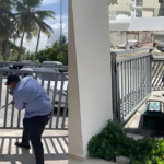 Derriban verja para liberar paso de servidumbre hacia playa Bibijagua