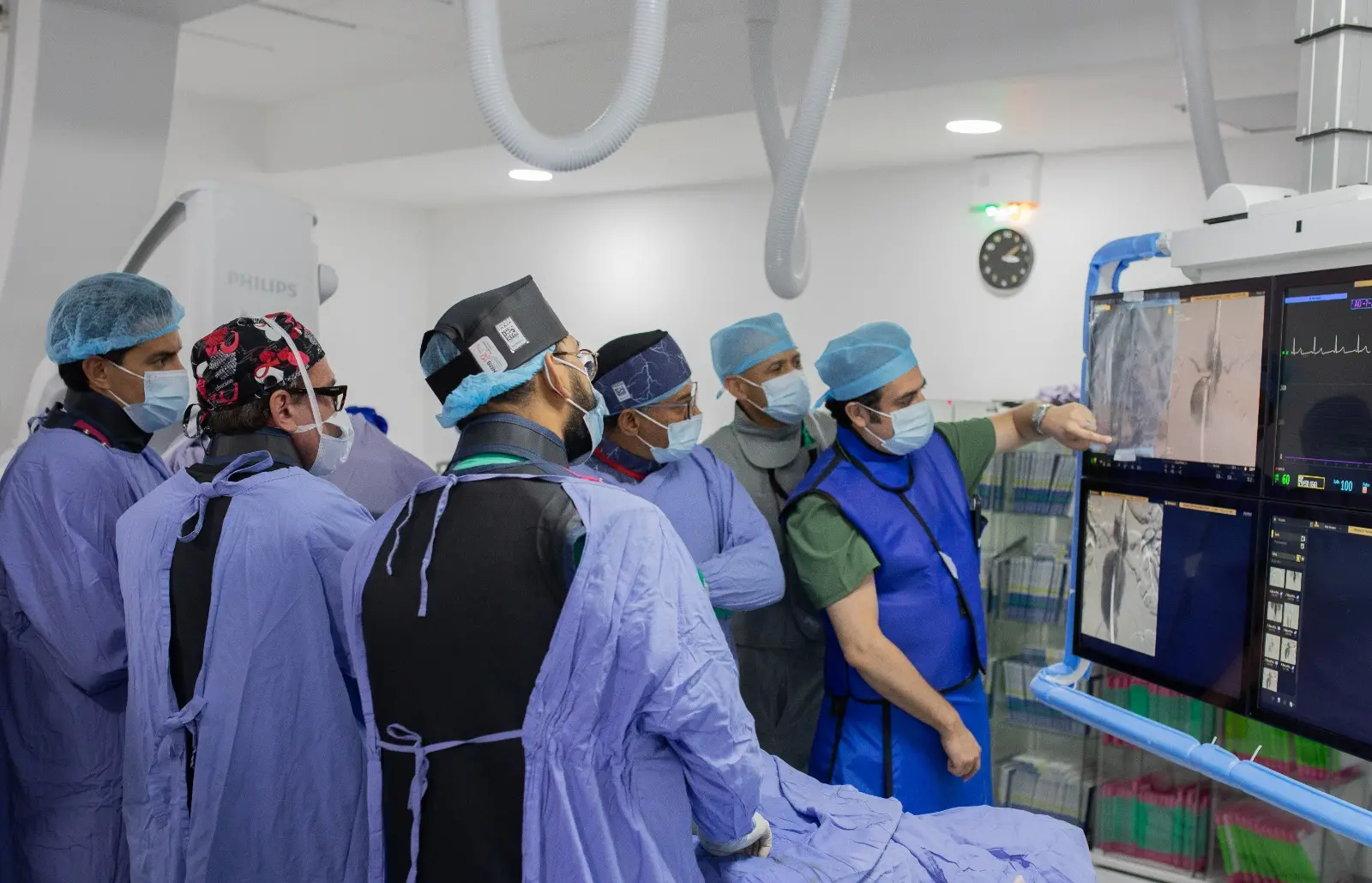 HOMS marca precedentes en el país con implante de prótesis cardiovascular