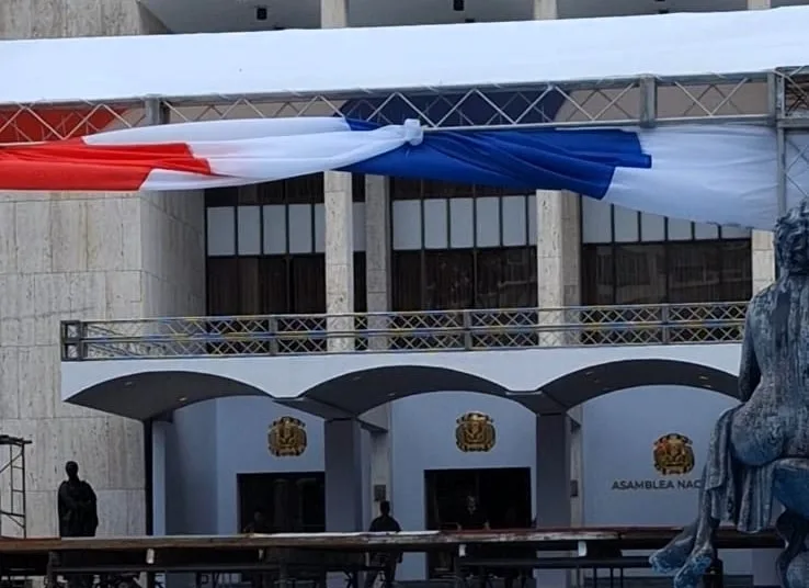 Así van los preparativos en el Teatro Nacional para toma de posesión de Luis Abinader