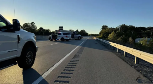 Kentucky en alerta por hobre disparó contra varias personas en autopista.