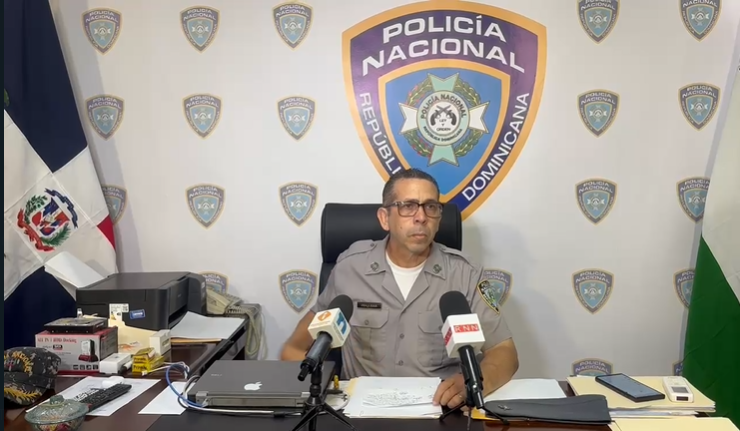 Policía investiga incidente en el que agente mató a un hombre, hirió a dos y se suicidó