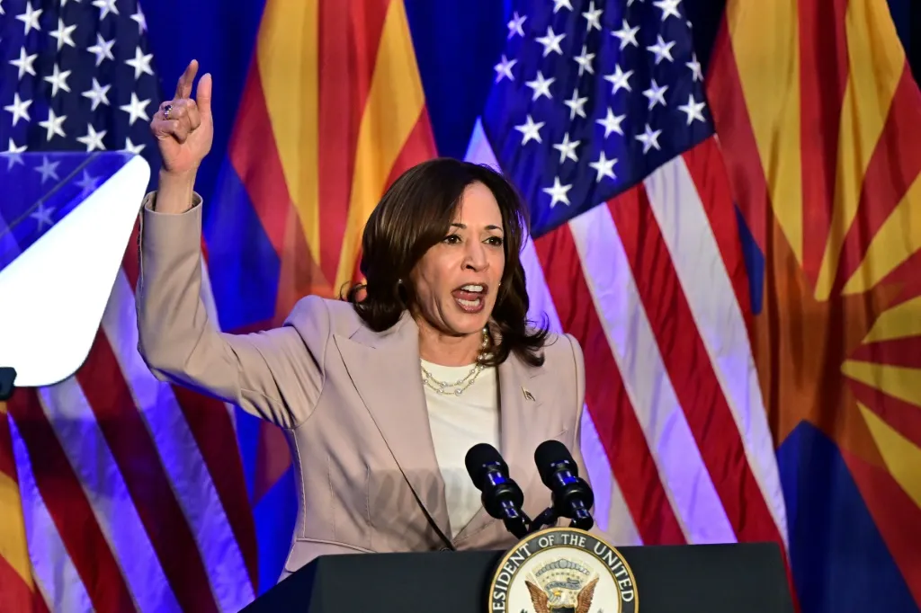 Kamala se enfrenta a Trump en su primer debate presidencial.