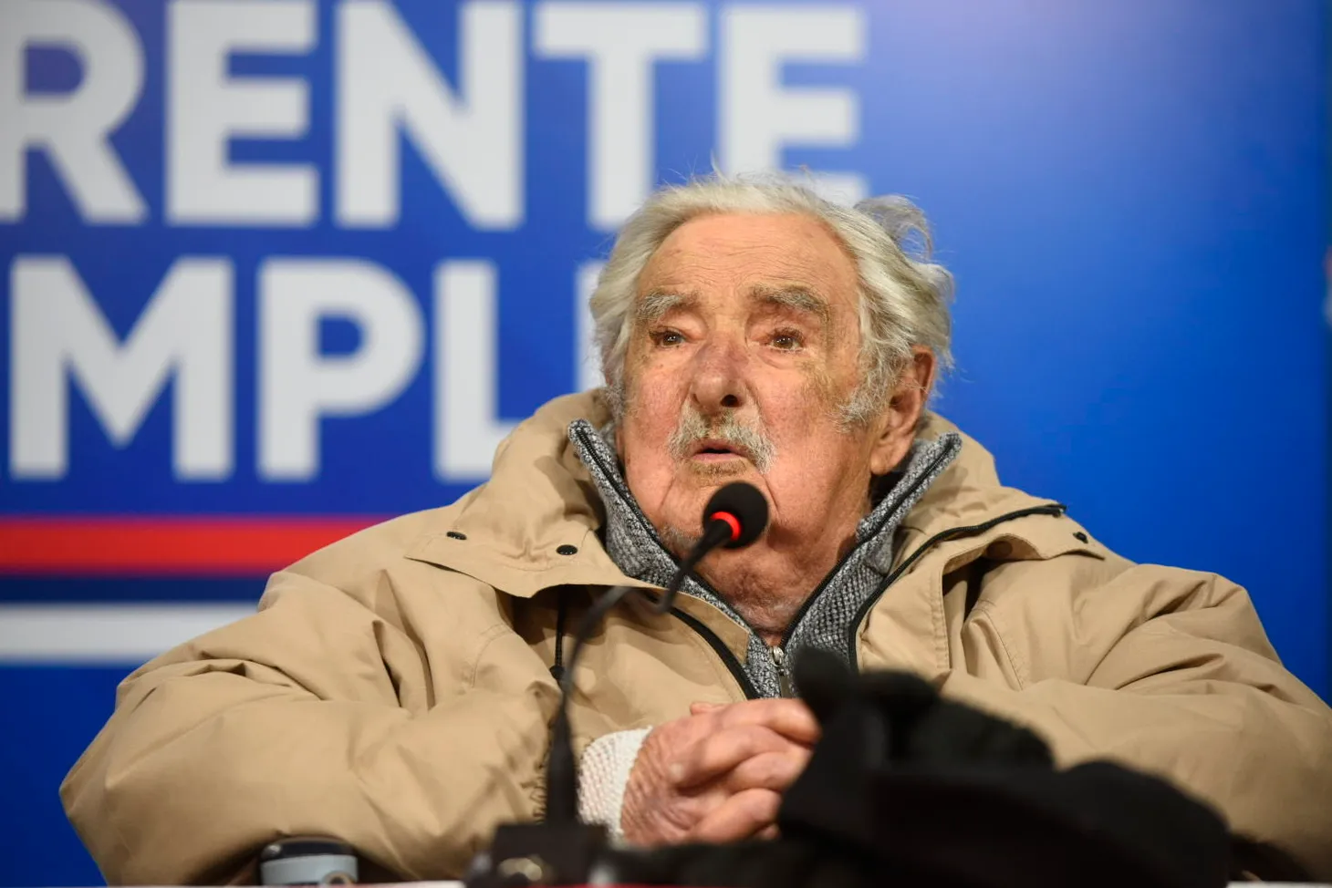 José Mujica abandona el sanatorio donde estaba internado y vuelve a su domicilio