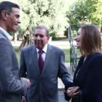 Pedro Sánchez recibe a Edmundo González tras Congreso pedir reconocer su victoria