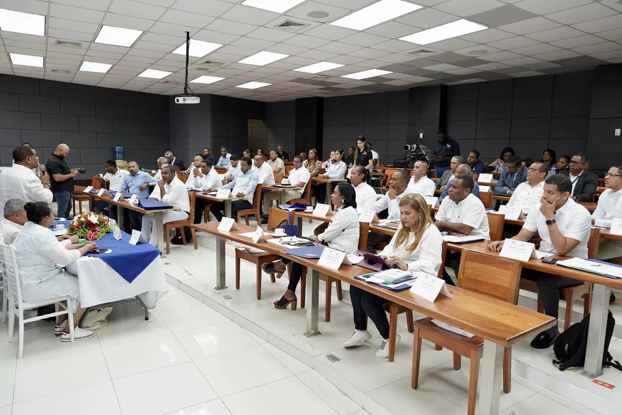 Más 18 mil servidores públicos han sido capacitados por la Liga Municipal