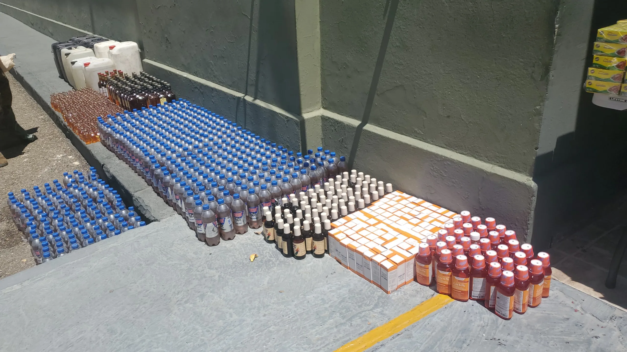 Incautan cargamento de bebidas alcohólicas, jarabes y cigarrillos en Dajabón