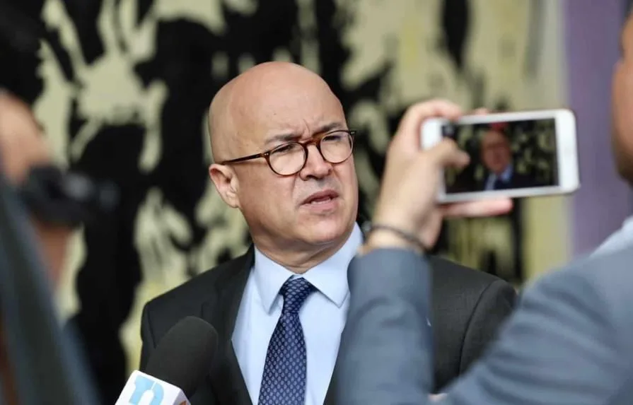 "El gobierno del PRM nada en pus" dice Domínguez Brito sobre caso de los seméforos