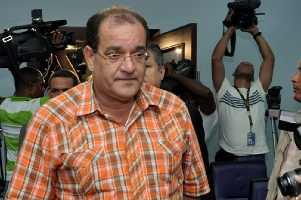 La Oficina Judicial de Servicios de Atención Permanente del Distrito Nacional impuso arresto domiciliario contra Winston Rizik Rodríguez como medida de coerción, imputado de abuso sexual contra una hija adolescente.