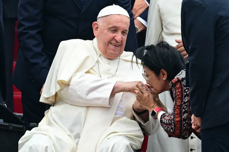 El papa pide luchar contra "el extremismo y la intolerancia" en Indonesia