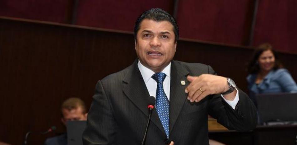 DiputadoTobías Crespo reintroduce proyecto para gestionar residuos de aparatos eléctricos y electrónicos