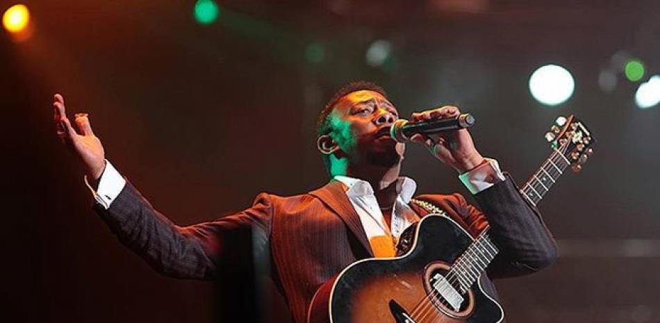 Anthony Santos agrupa a miles de personas en el Faro a Colón "hasta las 15 de la mañana"