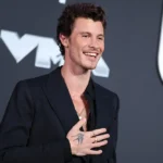El cantante Shawn Mendes explica que está “descubriendo” su sexualidad