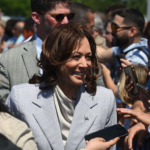 Kamala Harris da a conocer plan para PR en un barrio de Filadelfia