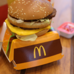 Aumenta a 75 el número de afectados por el brote de E. coli vinculado a McDonald's