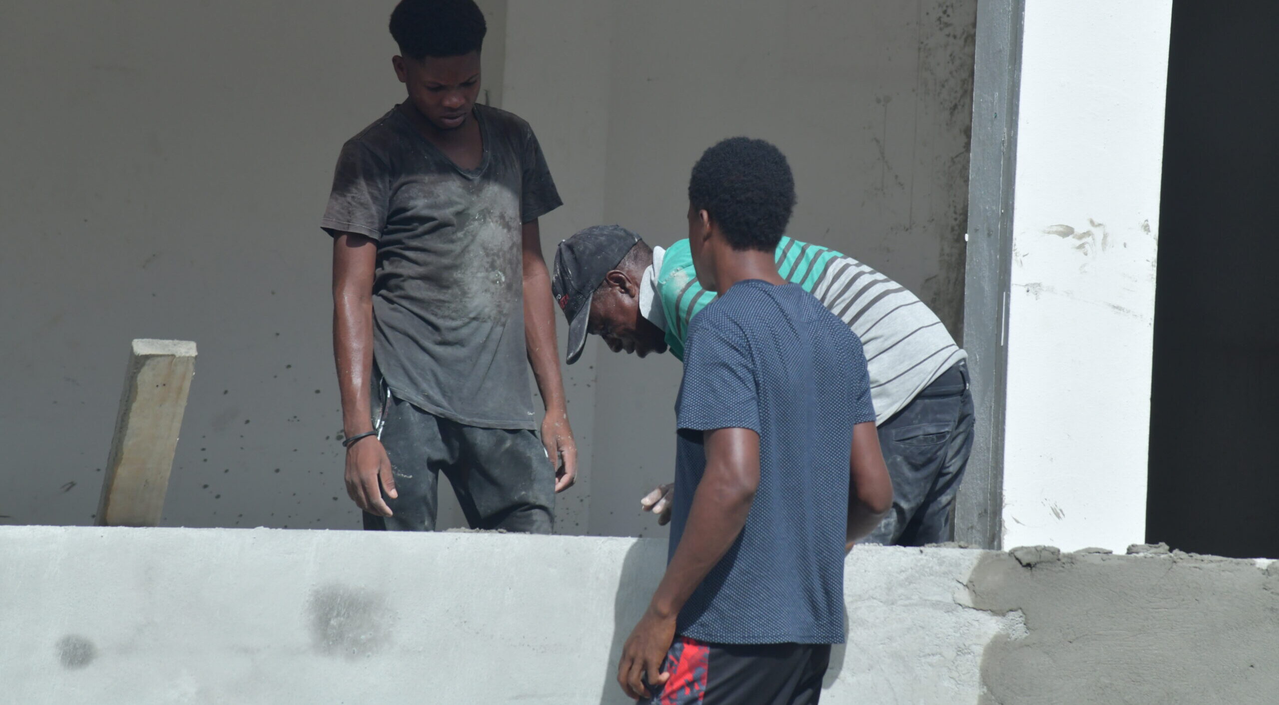 Haitianos abandonan construcciones por temor a repatriaciones