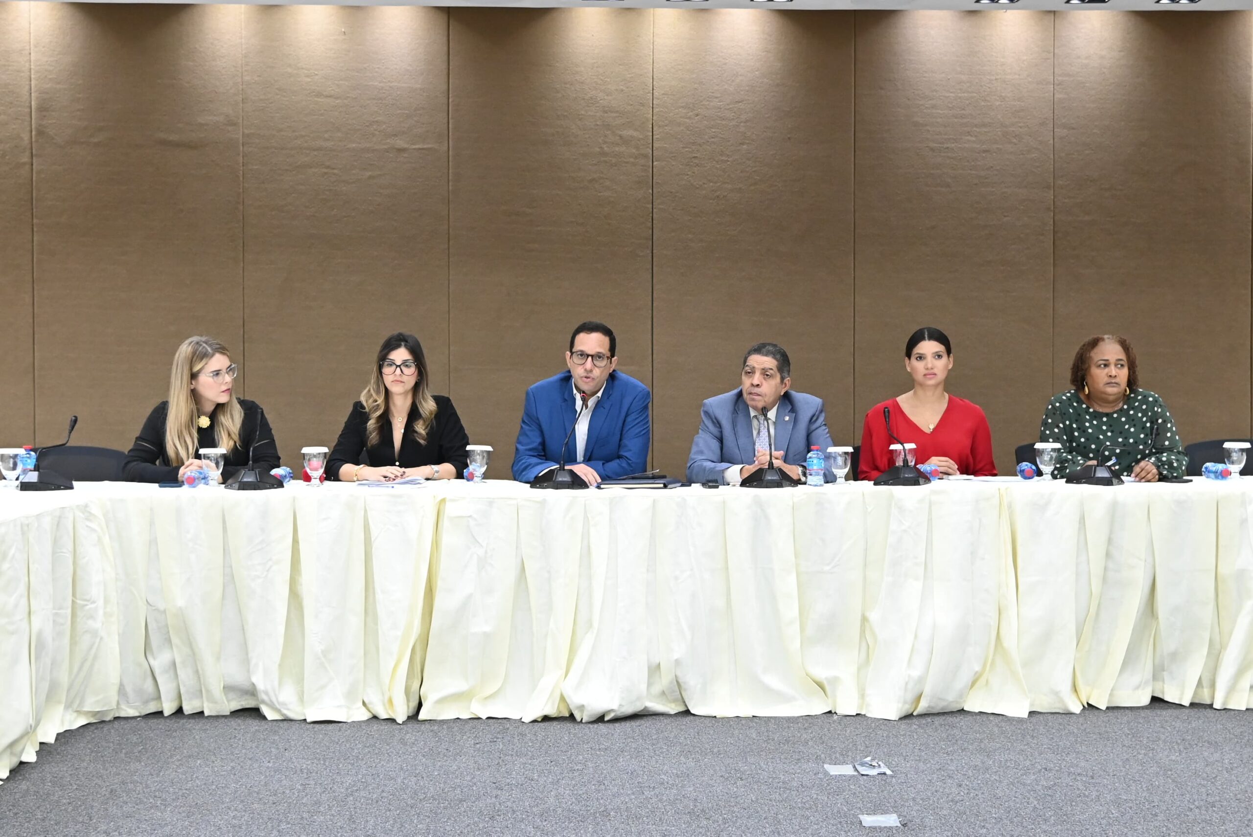 Diputados reciben a funcionarios del MAP y DGII para tratar el Fideicomiso Pro-Pedernales y reembolso de Tarjeta de Turismo