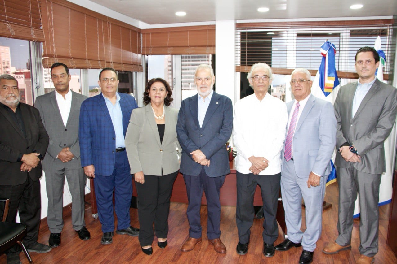 Andeclip visita a Sisalril y pide reformulación de impuestos a clínicas en la reforma fiscal