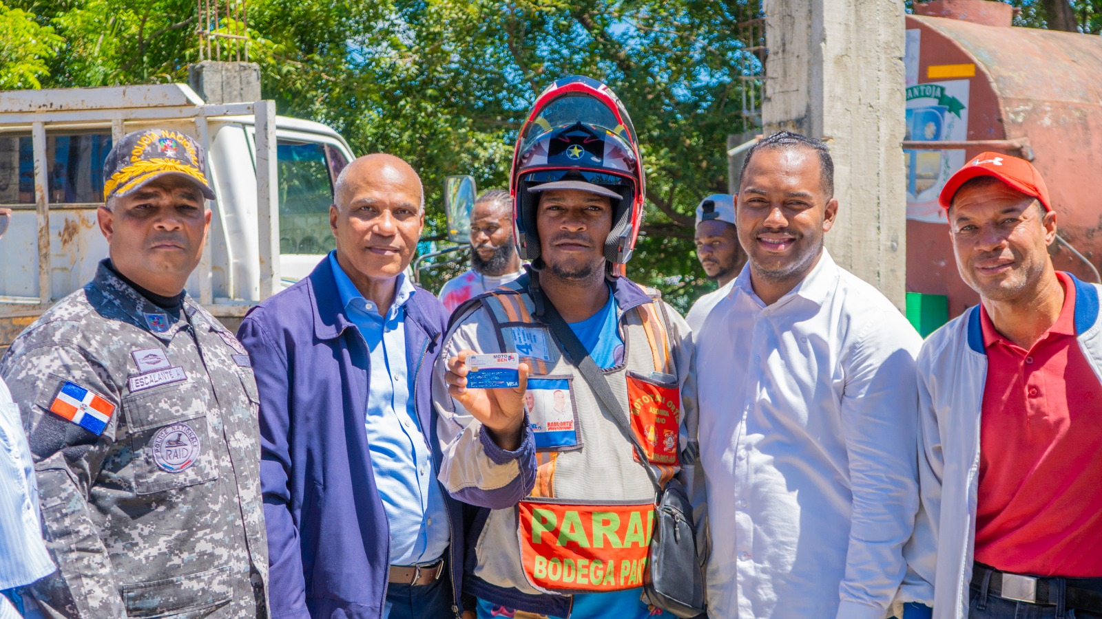 Acuerdo permitirá construir 19 paradas para mototaxis en Pantoja, según alcalde Fidel de los Santos