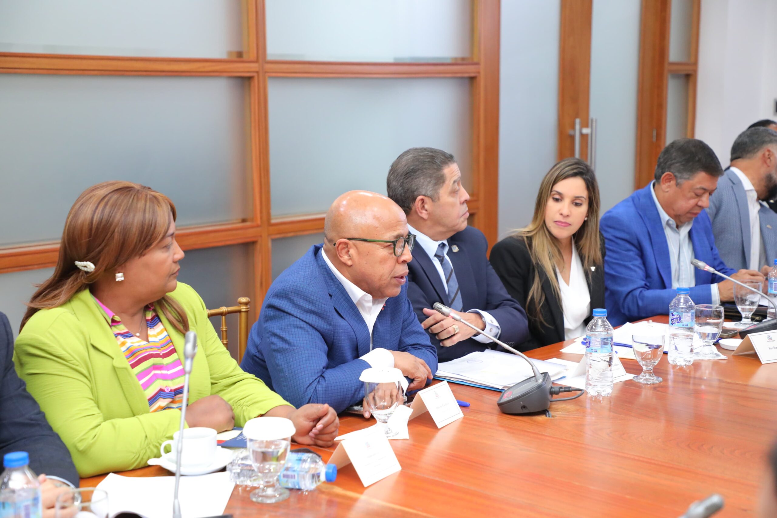 Comisión de Diputados que estudia proyecto de Modernización Fiscal recibe a representantes de siete sectores económicos