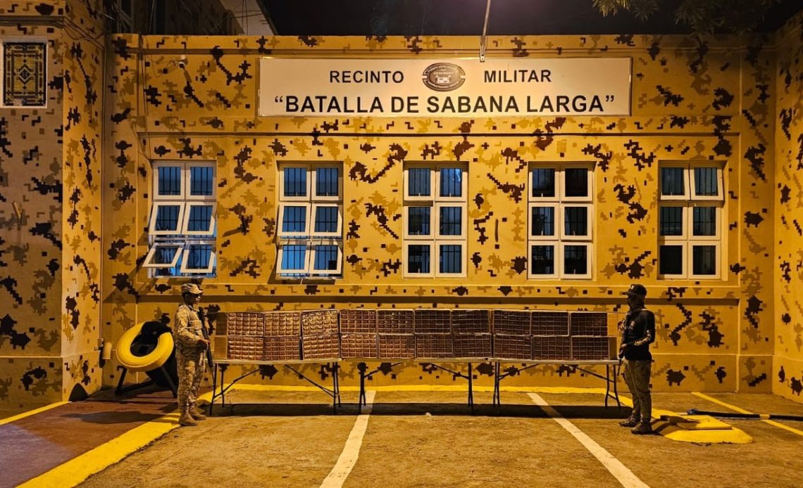 Autoridades decomisan 200,000 unidades de cigarrillos dentro de casa abandonada en Dajabón