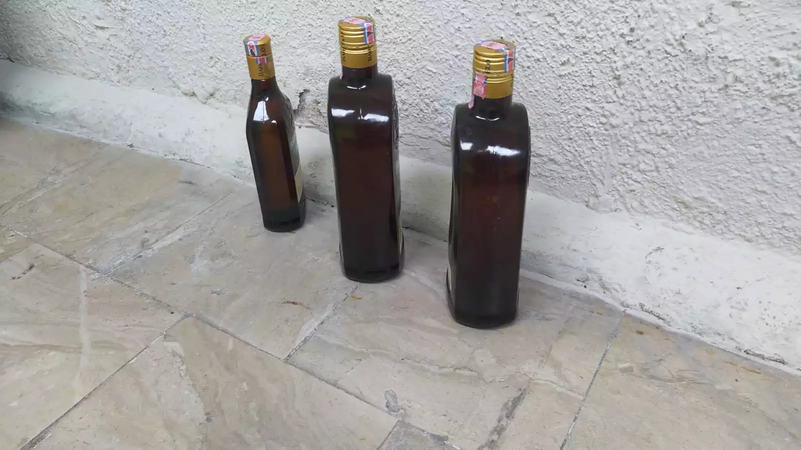 Ocupan botellas que simulaban ser de ron llenas de cocaína líquida