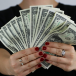 El dólar se cambia este jueves a 60.20 pesos para la venta