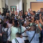 Arrestan a tres dominicanos por transportar 9 indocumentados en Pedernales