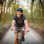 Urólogos recomiendan practicar ciclismo para mejorar función sexual