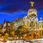 España recibe 21.8 millones de visitantes en verano; debate por exceso de turismo